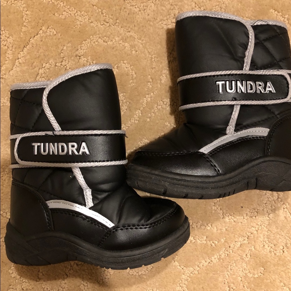 Toddler snow boots. Worn once.